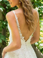 Lace Sleeveless Tulle Beach Wedding Dress For Elegant Beach Brides