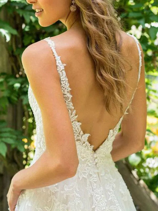 Lace Sleeveless Tulle Beach Wedding Dress For Elegant Beach Brides