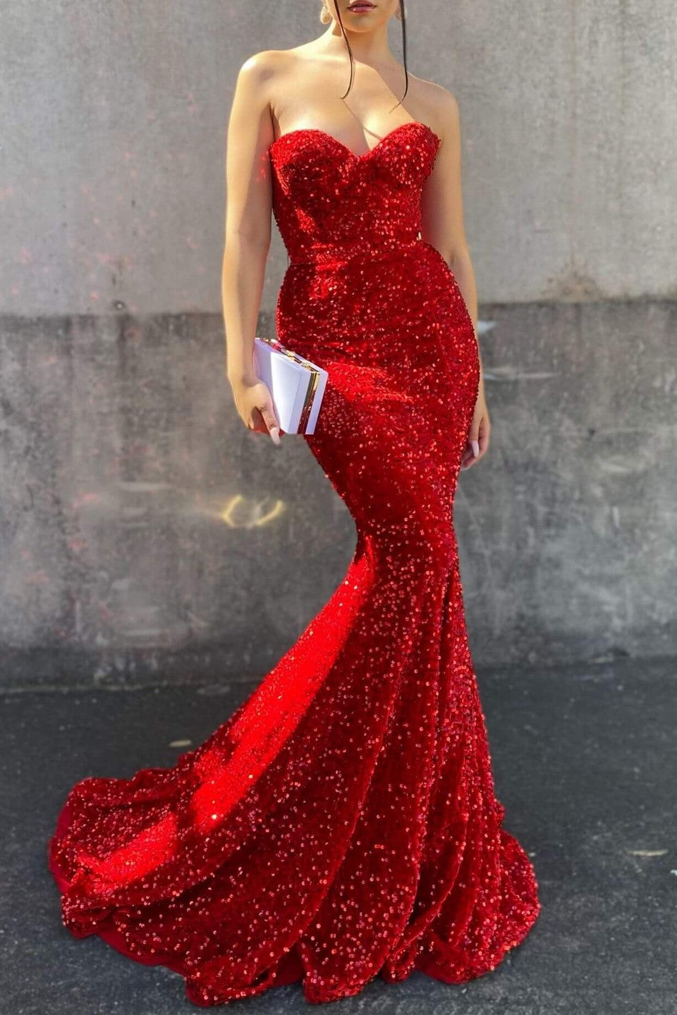 Robe de bal longue sirène élégante à paillettes avec décolleté en cœur et volants