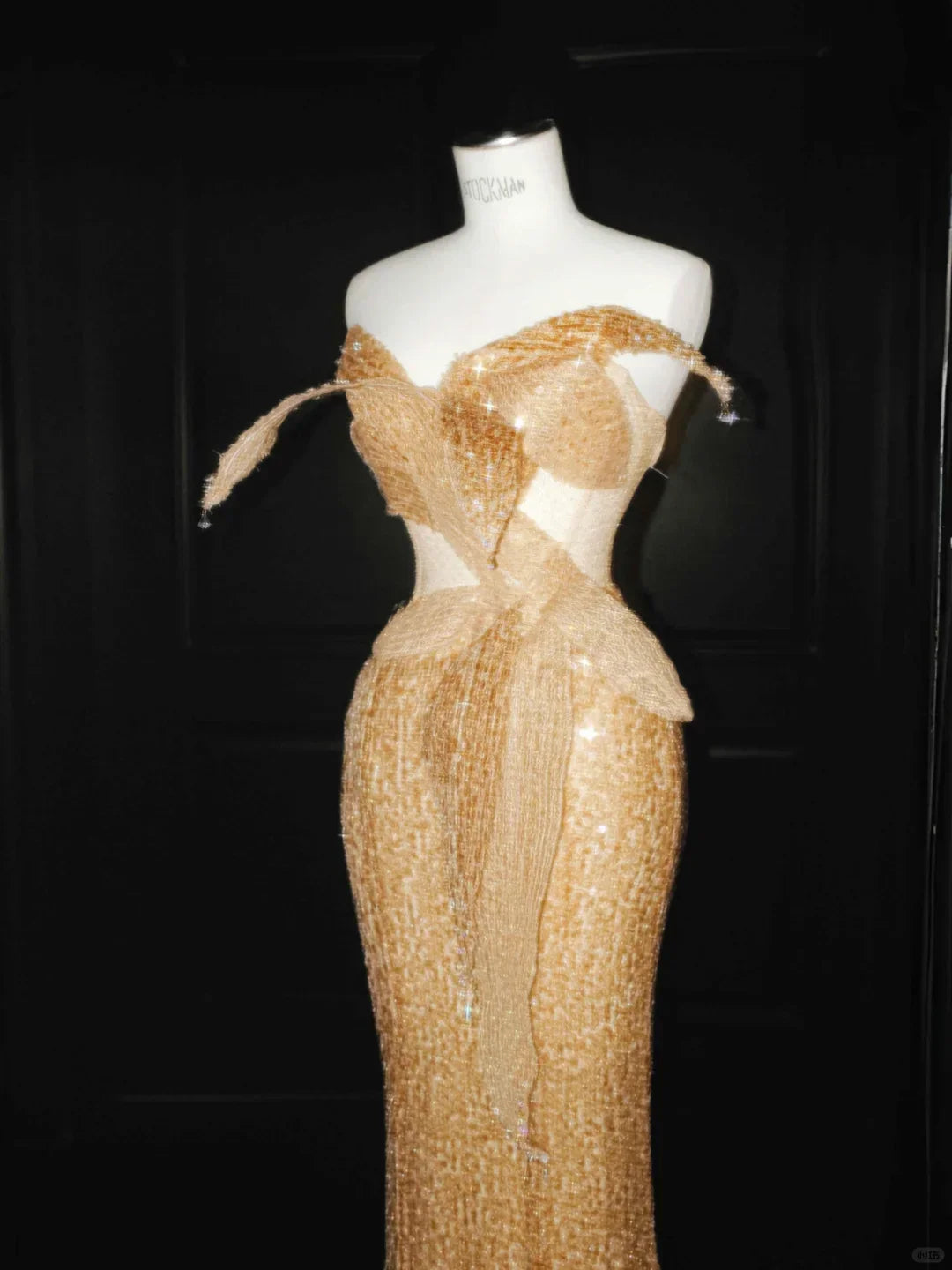 Vestido largo de noche sirena sin tirantes con lentejuelas doradas brillantes Y8656