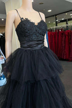 Vestido de Baile Longo Preto com Alças Múltiplas em Camadas e Corte em A Roycebridal