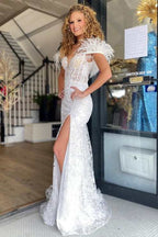 Vestido de Baile com Renda, Ombros Descobertos e Cauda de Sereia
