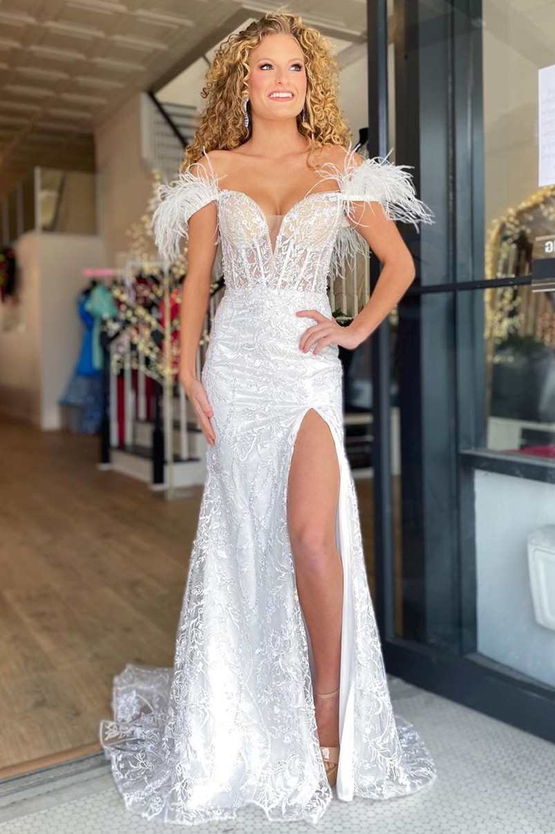Vestido de Baile com Renda, Ombros Descobertos e Cauda de Sereia
