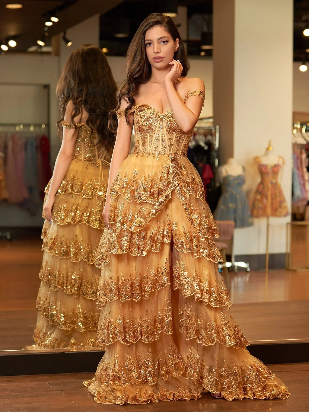 Abito da sera Gold Princess a linea A con corpetto scollato e balze di pizzo