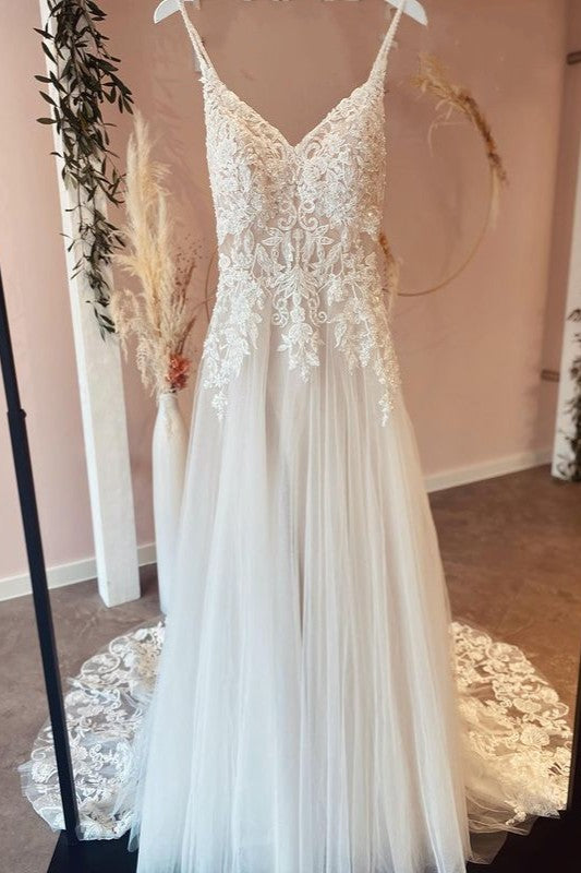 Sweetheart Tulle A Line Wedding Dress With Spaghetti Straps And Applique Lace