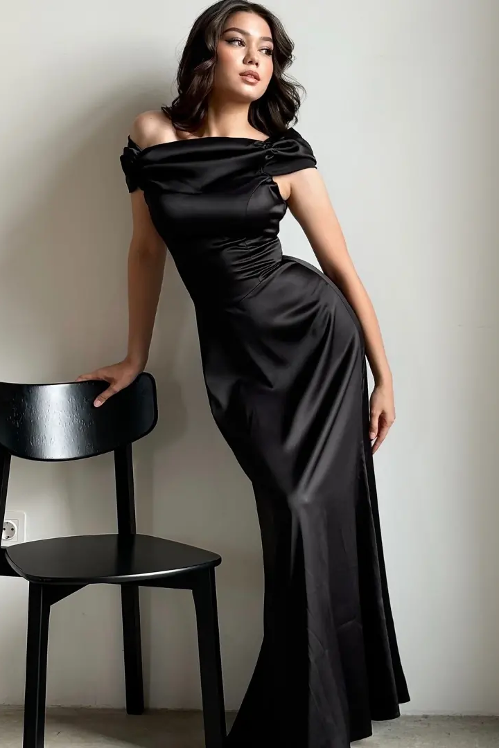Off the Shoulder Sleeveless Long Mermaid Prom Dress with Pleated Detailing