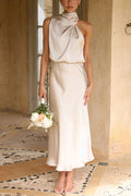 Robe longue satinée drapée à encolure haute et taille élastique Parfaitement Vôtre