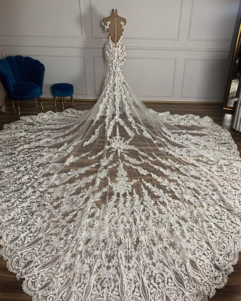 Mermaid Lace Wedding Dress With Beading And Appliques Sleeveless Built In Bra
