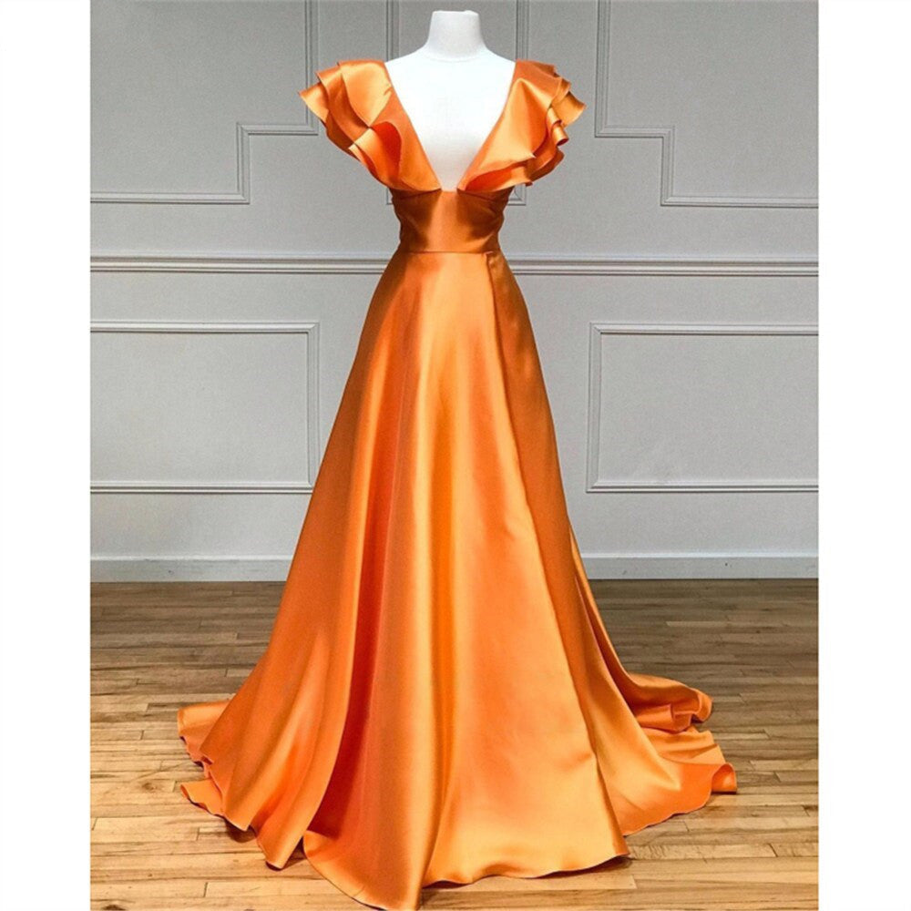 Vestido longo de baile cor-de-rosa vivo com decote em V, folhos e corte em linha A