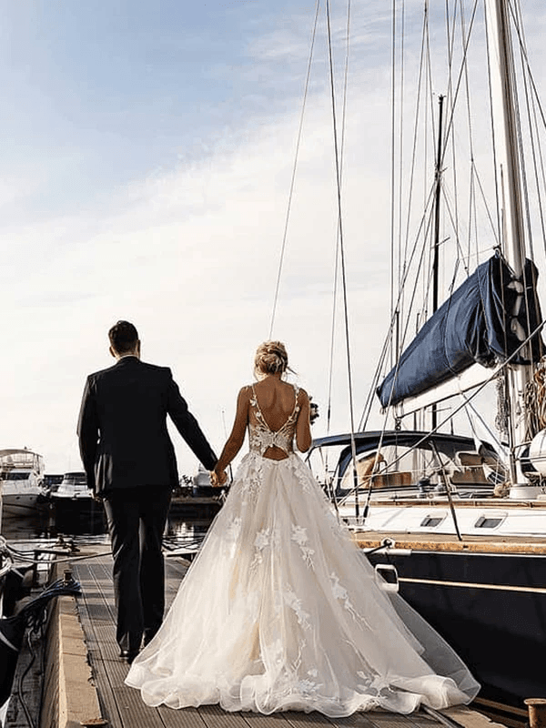 A-line Floral Applique Beach Wedding Dresses Backless Wedding Gown