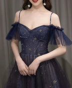 Dunkler sternklarer Himmel lila Tüll langes Abschlussballkleid A-Linien Abendkleid Y924