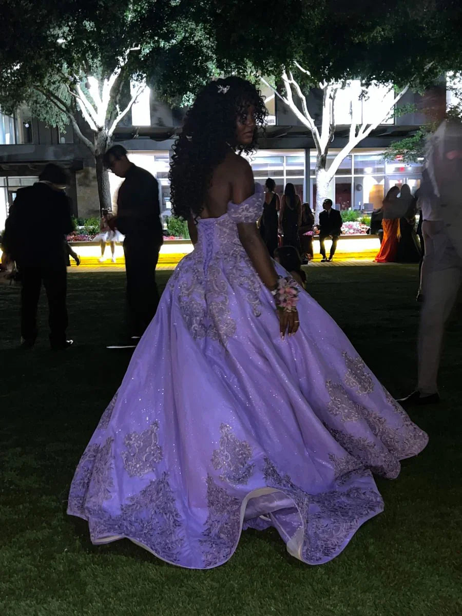 Deslumbrante Vestido de Baile Roxo com Ombros Descobertos Vestido Doce 16 Anos, Vestido de Princesa de Aniversário Y4799