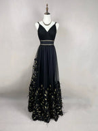 Hermoso vestido de fiesta formal de tul negro, seda dorada y plumas, corte en línea A Y8652