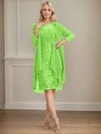 Etui/Säulenförmiges Kleid mit Illusion, knielang, aus Spitze und Chiffon, Brautmutterkleid mit herabfließenden Rüschen und Pailletten