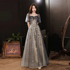 Elegantes graues A-Linien-Kleid aus Tüll mit kurzen Ärmeln, langes Festkleid, graues Abendkleid Y1507