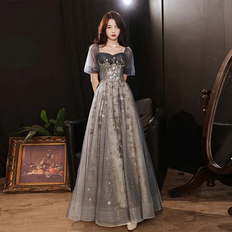 Elegantes graues A-Linien-Kleid aus Tüll mit kurzen Ärmeln, langes Festkleid, graues Abendkleid Y1507