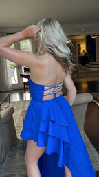 Vestido largo de fiesta azul real sexy sin tirantes con volantes y capas para la noche Y8026