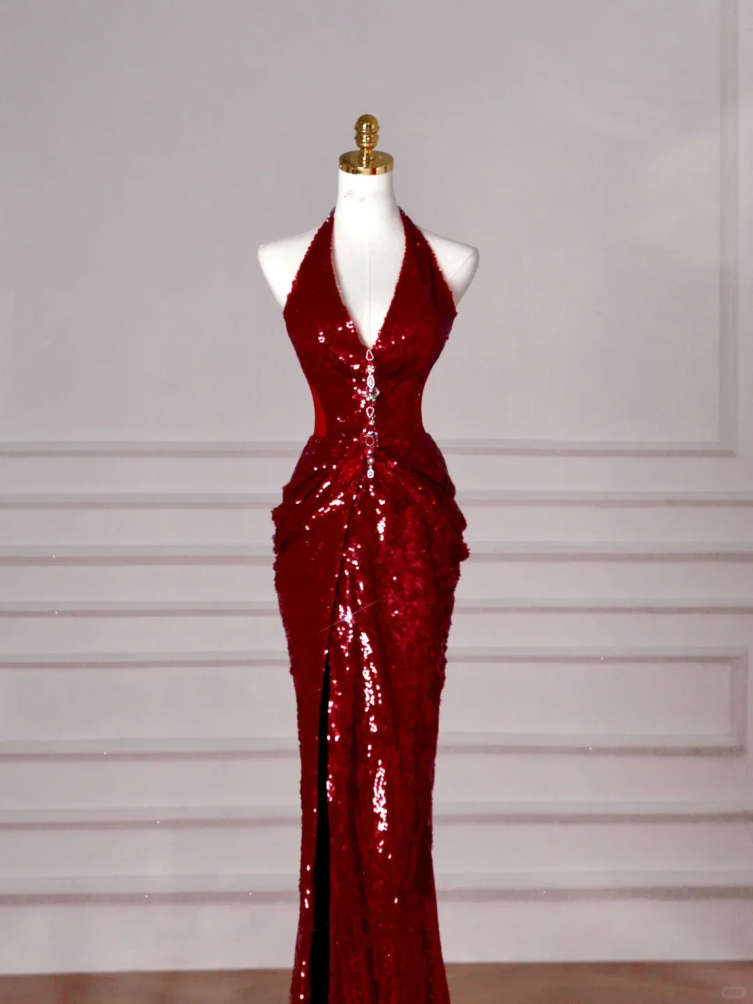 Vestido de Noite Sexy Borgonha com Lantejoulas, Alças ao Pescoço, Decote em V, Sem Costas, Estilo Sereia Y8628