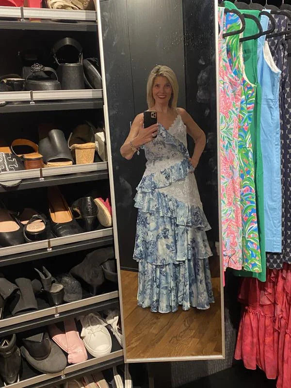 فستان سهرة رسمي أزرق رائع بدون أكمام برقبة على شكل حرف V مع دانتيل وكشكش متعدد الطبقات Y8460