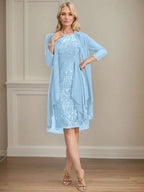 Etui/Säulenförmiges Kleid mit Illusion, knielang, aus Spitze und Chiffon, Brautmutterkleid mit herabfließenden Rüschen und Pailletten