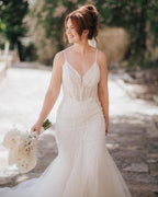 Vestido de casamento longo do laço da sereia com o pescoço em V das correias de espaguetes sem encosto