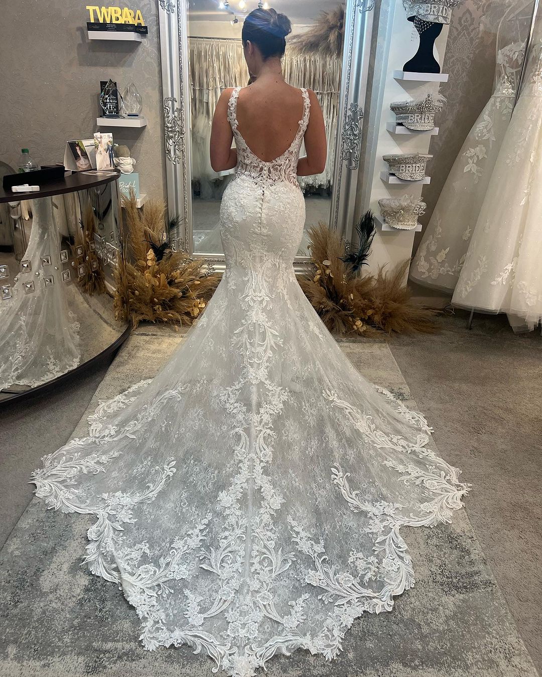 Elegant Long Mermaid Wedding Gown With V Neck Lace Backless Sleeveless