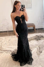 Robe de bal longue à décolleté en cœur avec fente, ornée d'appliques en dentelle sirène en tulle