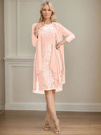 Etui/Säulenförmiges Kleid mit Illusion, knielang, aus Spitze und Chiffon, Brautmutterkleid mit herabfließenden Rüschen und Pailletten