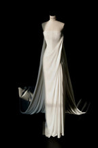 Vestido longo simples de cetim branco com renda, modelo justo e sem alças, para baile Y8689