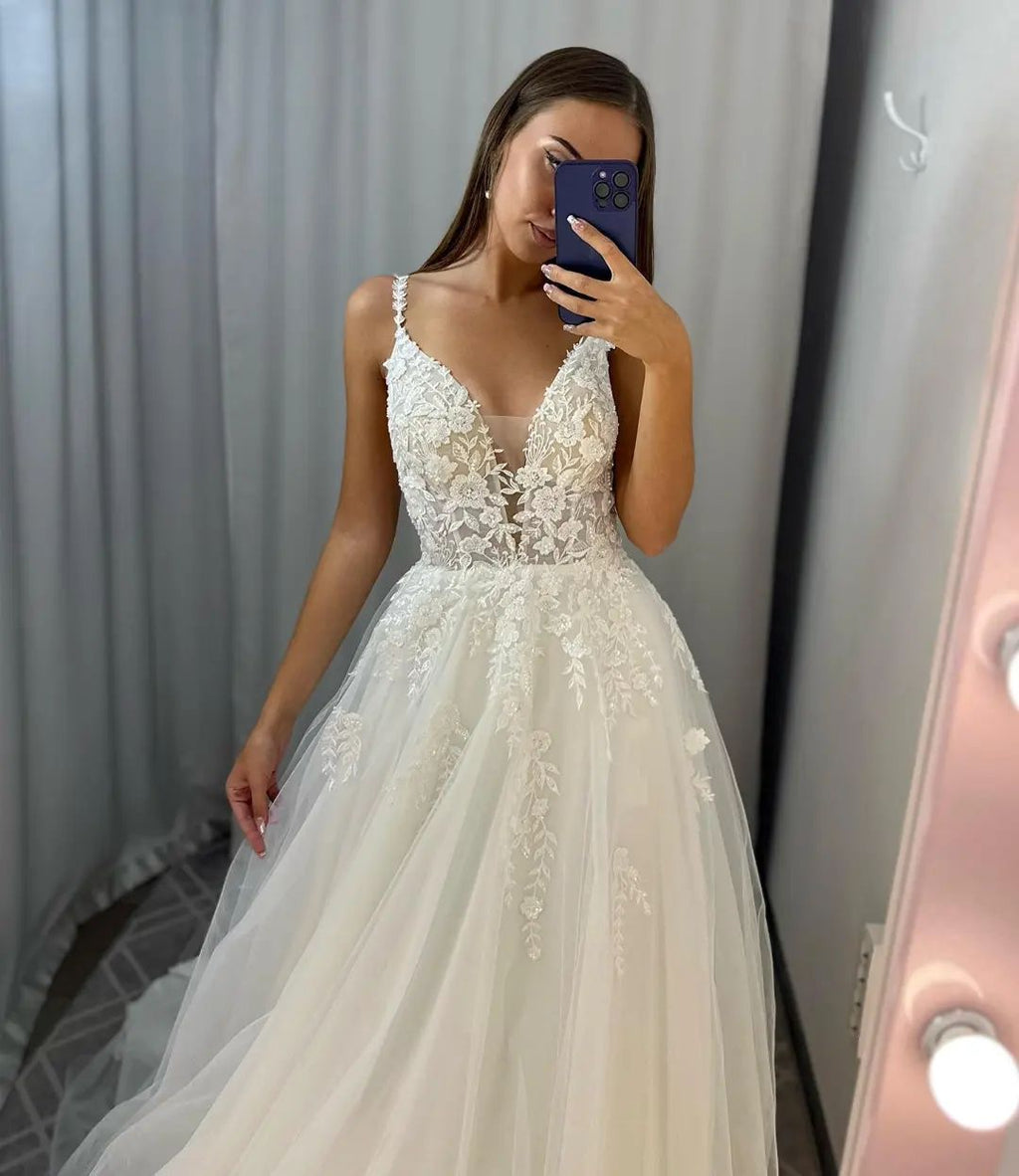 Chic Long Ivory A-line V-neck Tulle Sleeveless Wedding Dress With Lace