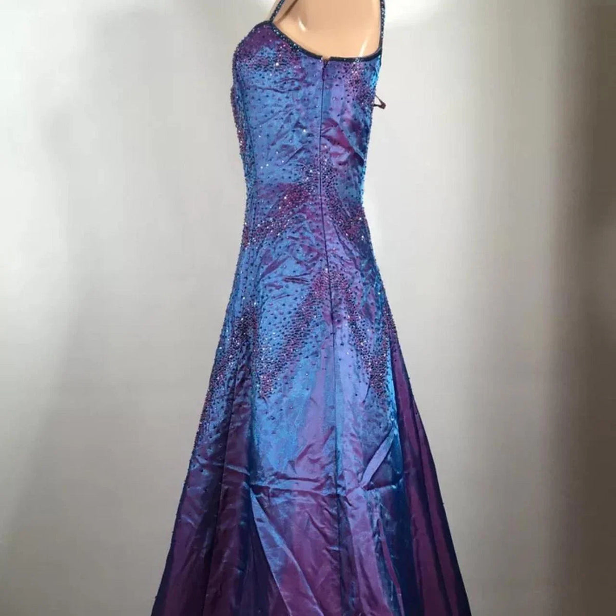 Deslumbrante Vestido de Noite Roxo com Contas, Corte em A, Alças Finas, Vestido de Festa e Baile Y7955
