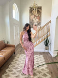 Vestido largo de fiesta elegante de satén rosa con estampado y cuello halter Y8454