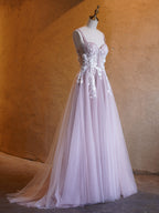 Abito da sera in tulle lilla con gonna a trapezio, scollo a cuore e strascico a spazzola