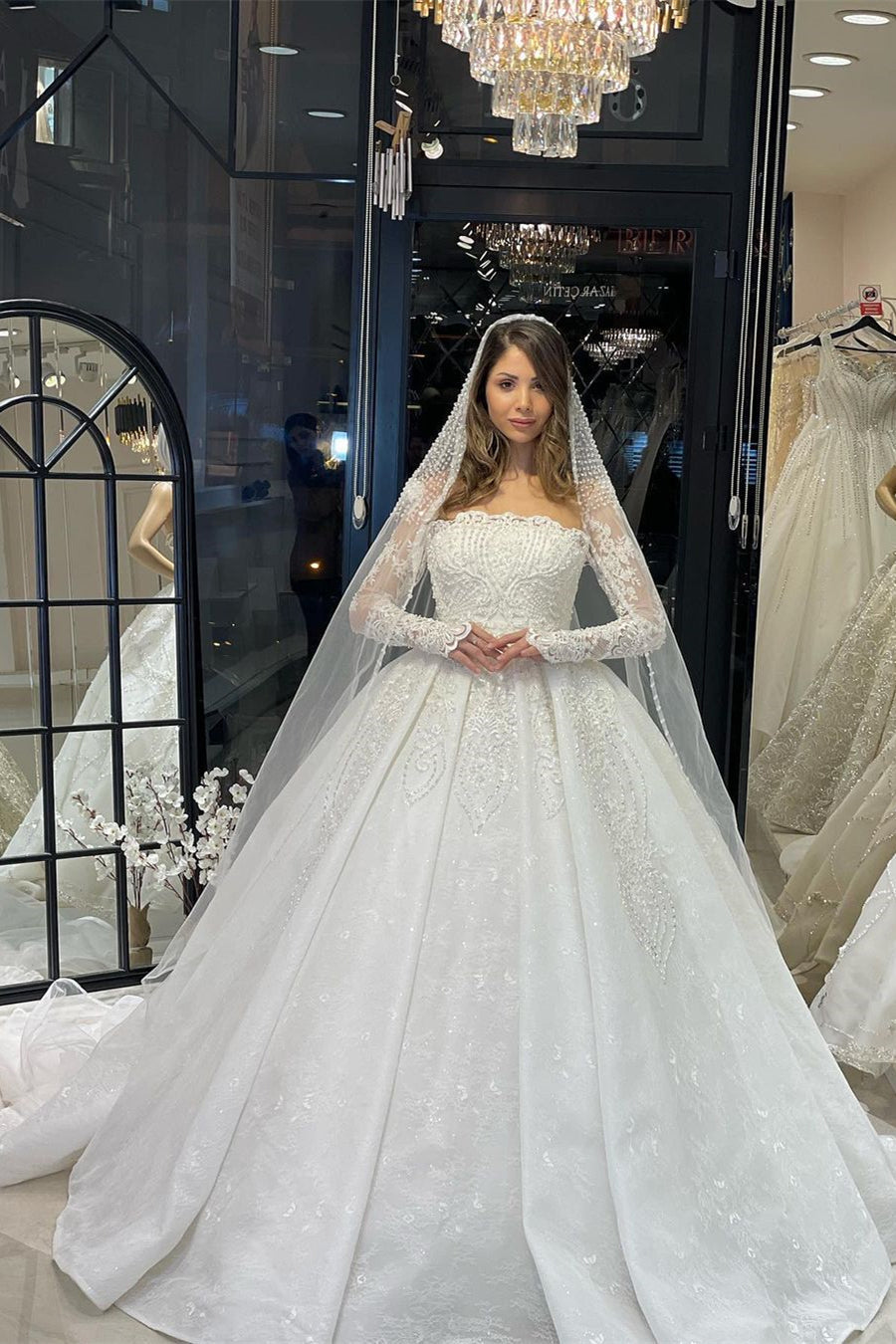 Vestido de novia de lujo de corte A con encaje, mangas largas y volantes, largo hasta el suelo