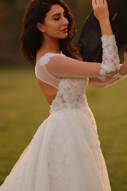 Abiti da sposa bianchi in pizzo con scollo a V, linea ad A lunga e maniche lunghe, di stilista