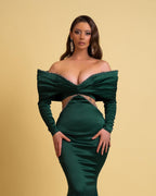 Abito da sera lungo verde scuro a sirena con scollo a barca e strass, maniche lunghe