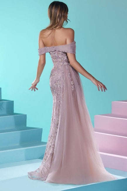 Abito da sera lungo a sirena con scollo a barca, pizzo, perline e tulle