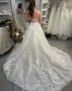 Abito da sposa bianco a linea ad A con spalline sottili e senza maniche in tulle con pizzo