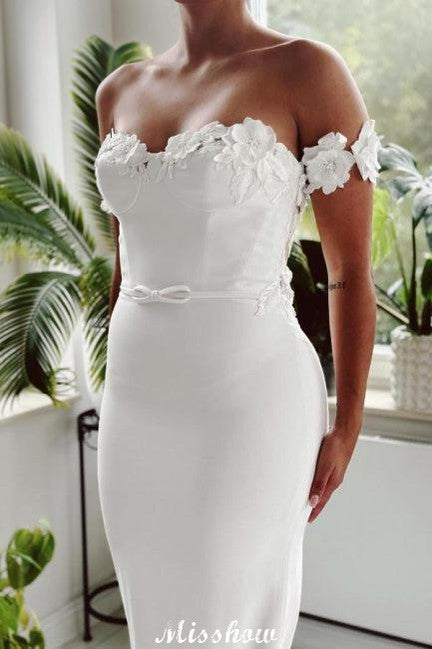 Vestido de Noiva Branco Longo Elegante com Renda, Ombros Descobertos e Cauda de Sereia