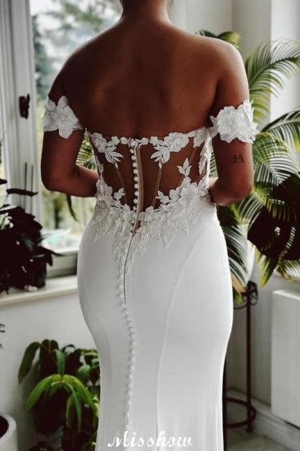 Vestido de Noiva Branco Longo Elegante com Renda, Ombros Descobertos e Cauda de Sereia