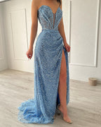 Elegante abito da sera blu con scollo a V, senza maniche, linea a trapezio, spacco frontale e paillettes