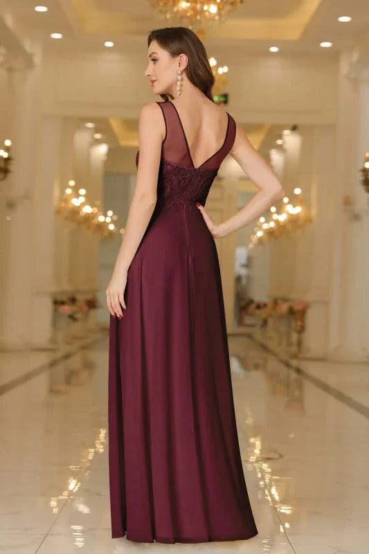 Vestido de noite elegante em chiffon sem mangas com decote redondo e apliques de renda para dama de honor