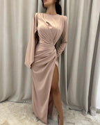 Elegante vestido de fiesta de manga larga hasta el suelo con abertura