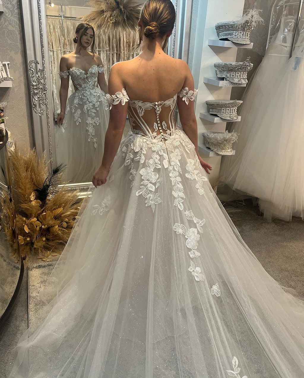 Robe de mariée élégante longue en ligne A, décolletée en cœur avec appliques scintillantes