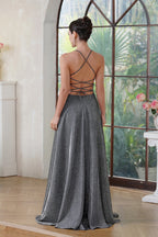 Vestido de Festa Elegante Longo em Linha A com Decote em V, Alças ao Pescoço, Seda Brilhante, Fenda Lateral e Bolso