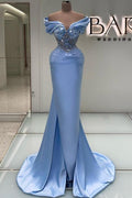 Elegante abito lungo da sera blu sirena con pizzo, perline, senza maniche e scollo a barca
