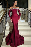 Abito da sera elegante lungo color bordeaux a sirena con pietre luccicanti e maniche lunghe