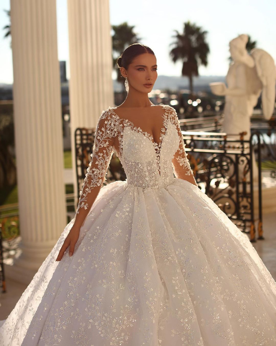 Vestido de Noiva Elegante Comprido Marfim com Decote em V, Renda e Mangas Compridas