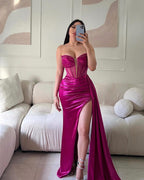 Abito da sera lungo elegante a sirena senza maniche con paillettes e spacco