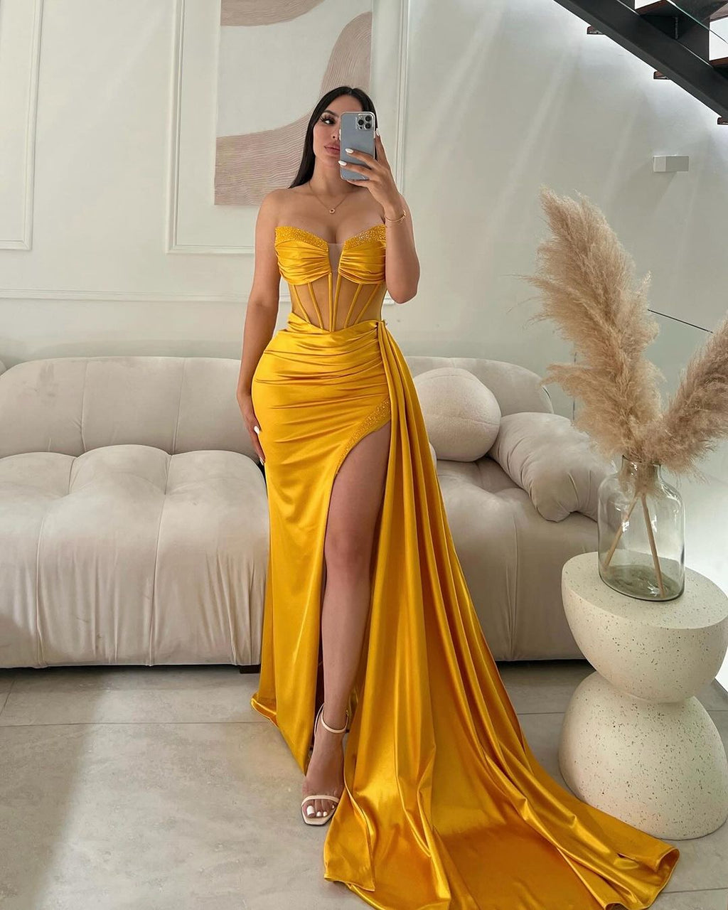 Abito da sera lungo elegante a sirena senza maniche con paillettes e spacco